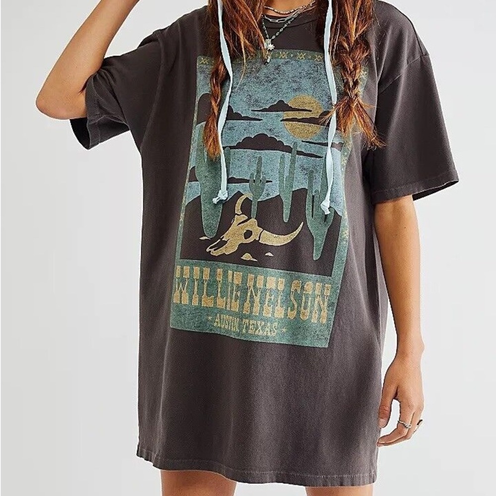 NWT FREE PEOPLE DAYDREAMER
Size M WILLIE NELSON TEE DRESS VINTAGE BLACK